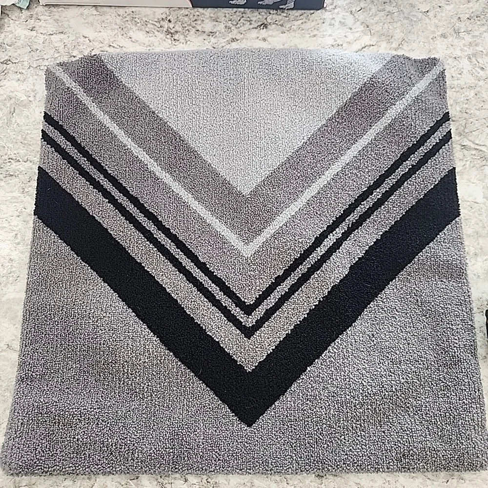 j crew pillow cover 18‎ X 18 100% Cotton Geometric  Gray & Black